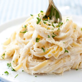 Fettuccine with alfredo sauce
